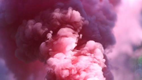 Можно ли использовать цветной дым для фотосессий в помещении?– главное изображение